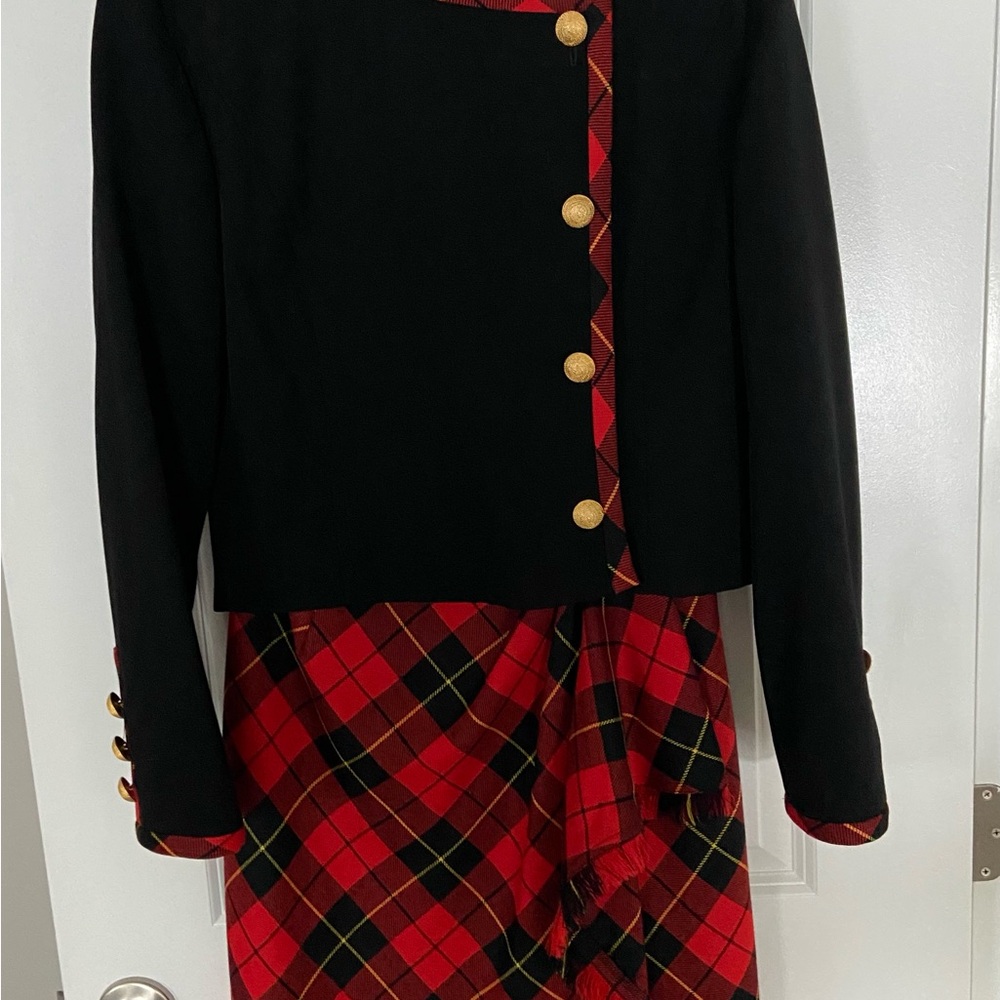 Beautiful Vintage(80’s) Alvin Bell NewYork Woman’s Suit